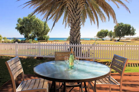 Ningaloo Coral Bay â€“ Bayview - Sydney 4u 27