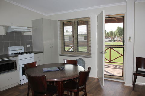 Ningaloo Coral Bay â€“ Bayview - Sydney 4u 17