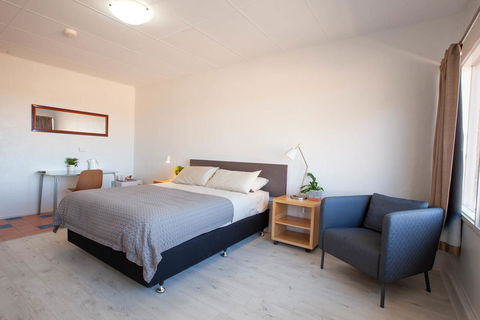 EUCLA MOTOR HOTEL - Sydney 4u 25