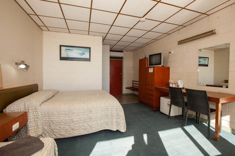 EUCLA MOTOR HOTEL - Sydney 4u 19