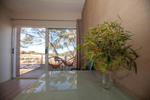 EUCLA MOTOR HOTEL - Sydney 4u 12