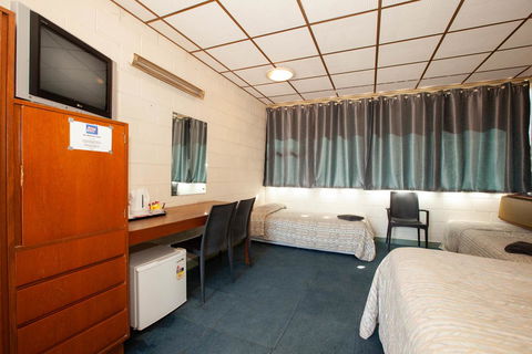 EUCLA MOTOR HOTEL - Sydney 4u 18