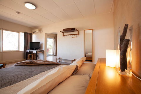 EUCLA MOTOR HOTEL - Sydney 4u 15