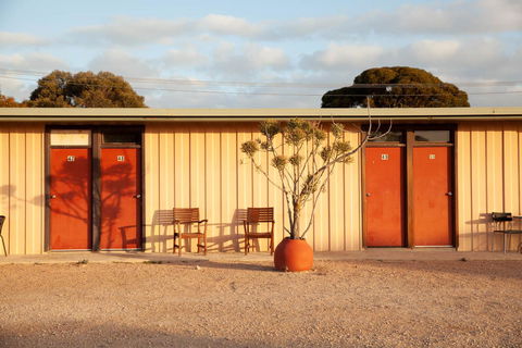 EUCLA MOTOR HOTEL - Sydney 4u 7