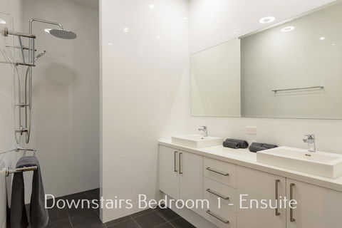 32 Corella Court - Sydney 4u 8