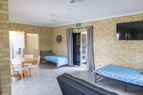 Lancelin Lodge - Accommodation Sydney 2