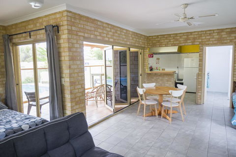 Lancelin Lodge - Accommodation Sydney 26