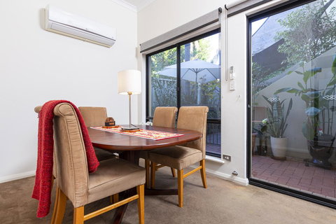 Como Executive Apartment - Accommodation Sydney 10