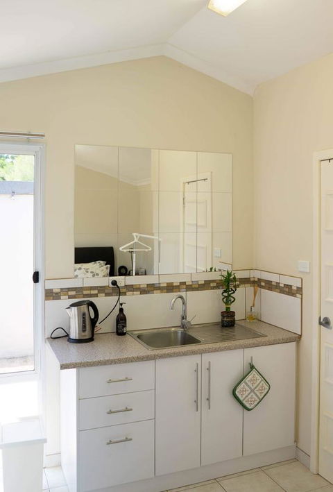 Susan Yong's Studio - Accommodation Sydney 12