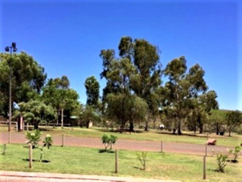 Tom Price Tourist Park - Sydney 4u 10