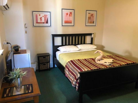 Junction Hotel Moora - Sydney 4u 5