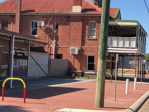 Junction Hotel Moora - Sydney 4u 4