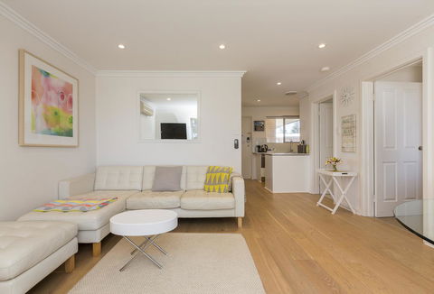 Cottesloe Beach Pines Apartment - Sydney 4u 1