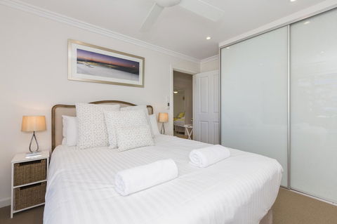 Cottesloe Beach Pines Apartment - Sydney 4u 4