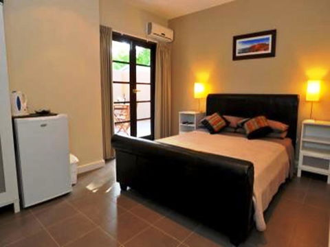 Waikiki Beach Bed And Breakfast - Sydney 4u 9