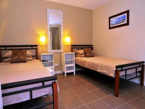 Waikiki Beach Bed And Breakfast - Sydney 4u 10