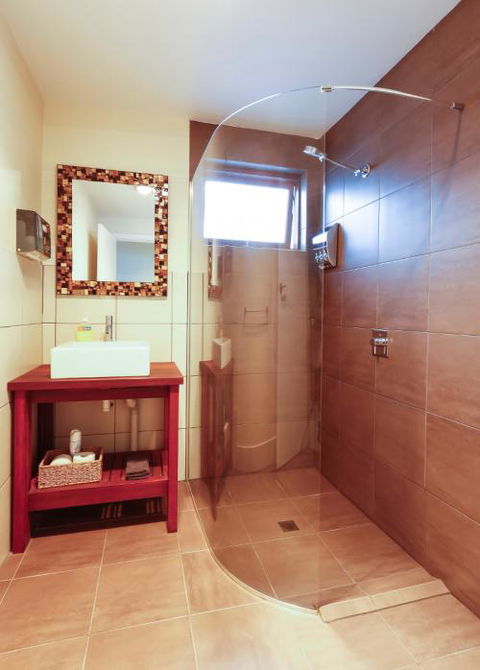Waikiki Beach Bed And Breakfast - Sydney 4u 5