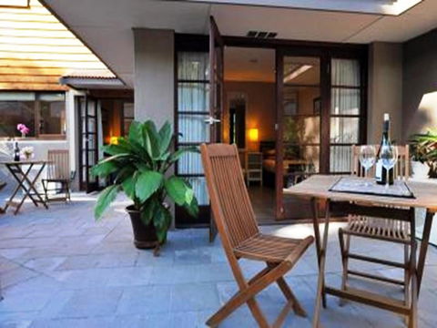 Waikiki Beach Bed And Breakfast - Sydney 4u 8