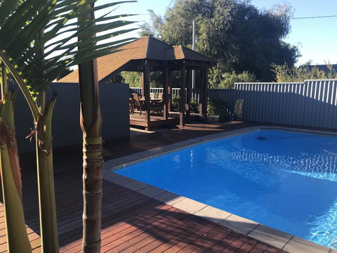 Waikiki Beach Bed And Breakfast - Sydney 4u 1