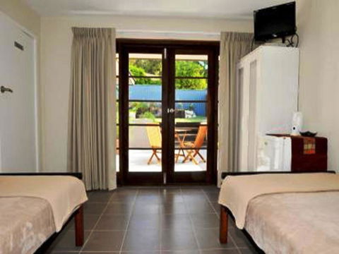 Waikiki Beach Bed And Breakfast - Sydney 4u 14