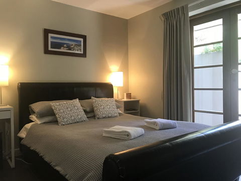 Waikiki Beach Bed And Breakfast - Sydney 4u 2