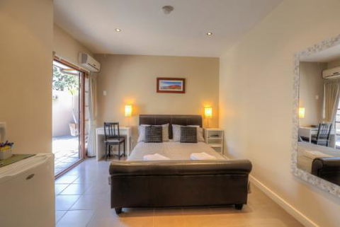 Waikiki Beach Bed And Breakfast - Sydney 4u 7
