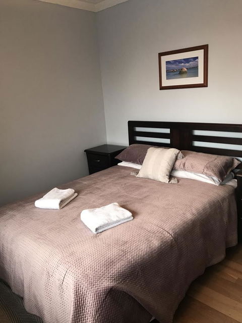 Waikiki Beach Bed And Breakfast - Sydney 4u 3