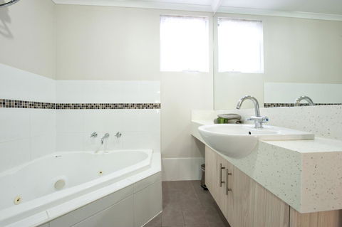 Mandalay Holiday Resort And Tourist Park - Accommodation Sydney 43