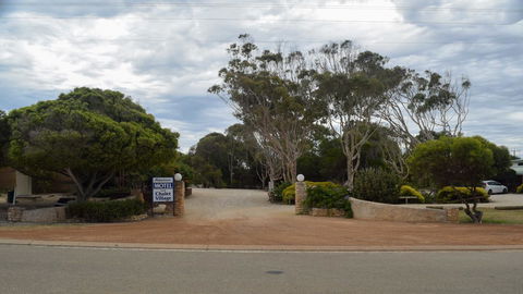 Hopetoun Motel & Chalet Village - Sydney 4u 12