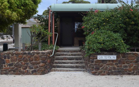 Hopetoun Motel & Chalet Village - Sydney 4u 9