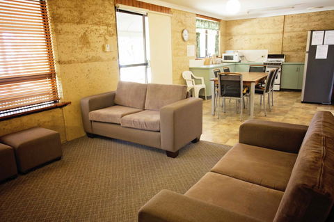 Hopetoun Motel & Chalet Village - Sydney 4u 8