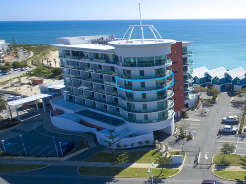 A 406 FANTASTIC OCEAN BEACH And MARINA VIEW APT - MANDURAH - Accommodation Sydney 24