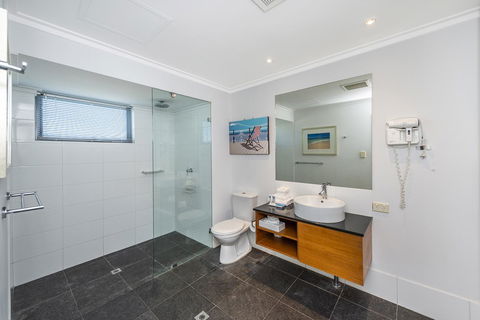 A 406 FANTASTIC OCEAN BEACH And MARINA VIEW APT - MANDURAH - Accommodation Sydney 16