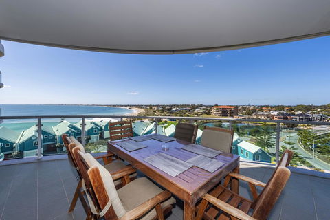 A 406 FANTASTIC OCEAN BEACH And MARINA VIEW APT - MANDURAH - Accommodation Sydney 4
