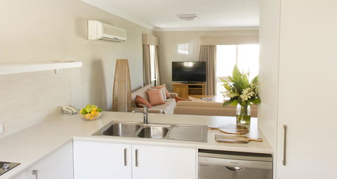 The Marina Hotel - Mindarie - Sydney 4u 24