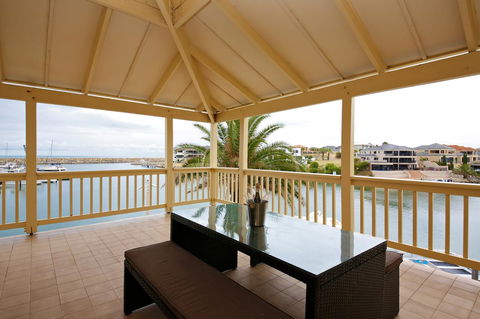 The Marina Hotel - Mindarie - Sydney 4u 7
