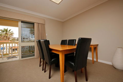 The Marina Hotel - Mindarie - Sydney 4u 11