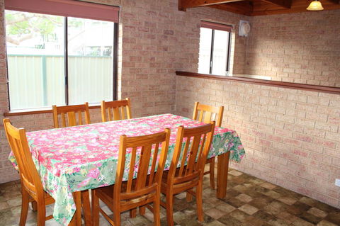Kestrel Chalets - Sydney 4u 20
