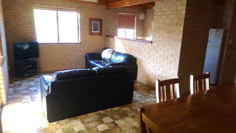 Kestrel Chalets - Sydney 4u 1