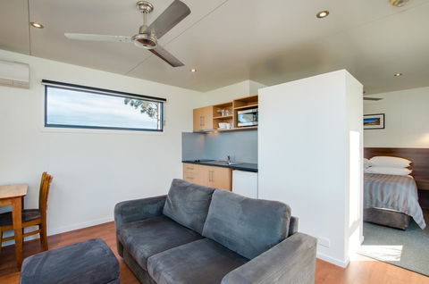 Swansea Beach Chalets - Sydney 4u 16