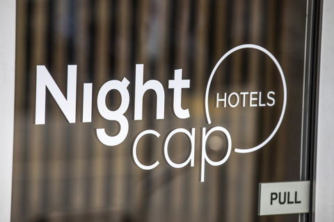 Nightcap At Carlyle Hotel - Sydney 4u 28