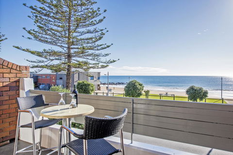 Beachfront Voyager Motor Inn - Sydney 4u 0