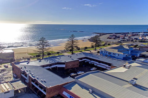 Beachfront Voyager Motor Inn - Sydney 4u 5