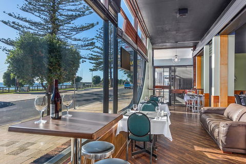 Beachfront Voyager Motor Inn - Sydney 4u 4