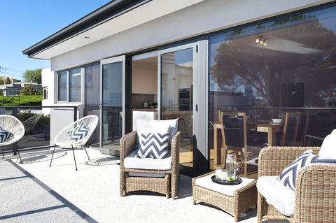 Sandy Bay Waterfront Home - Accommodation Sydney 5