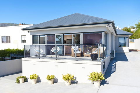 Sandy Bay Waterfront Home - Accommodation Sydney 33