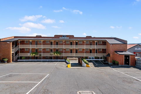 Coach House Launceston - Sydney 4u 1