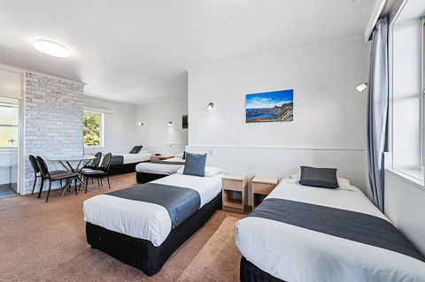 Coach House Launceston - Sydney 4u 7