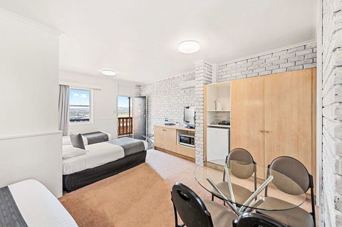 Coach House Launceston - Sydney 4u 8