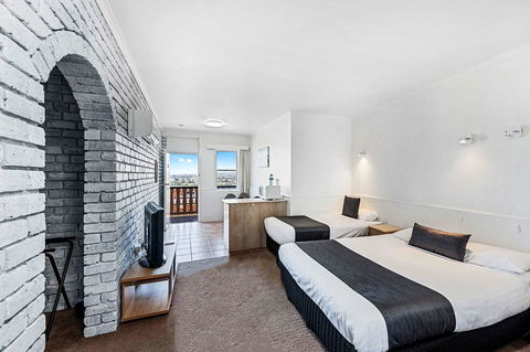 Coach House Launceston - Sydney 4u 13